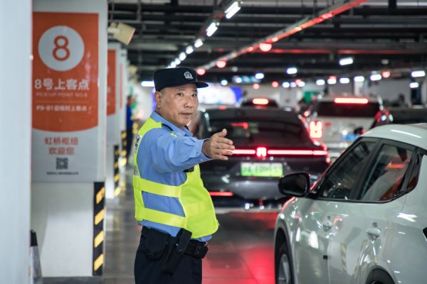 聚宝盆配资 虹桥枢纽返程客流来了，闵行警方这样应对……