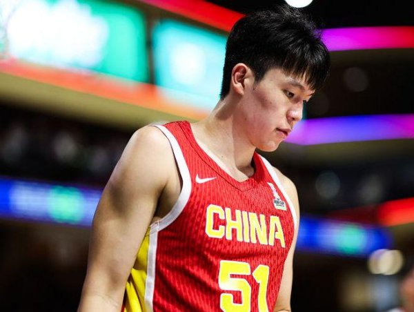 云操盘 中国男篮17人抵达杭州备战：杨瀚森仍未归队 周琦赴美治疗缺席