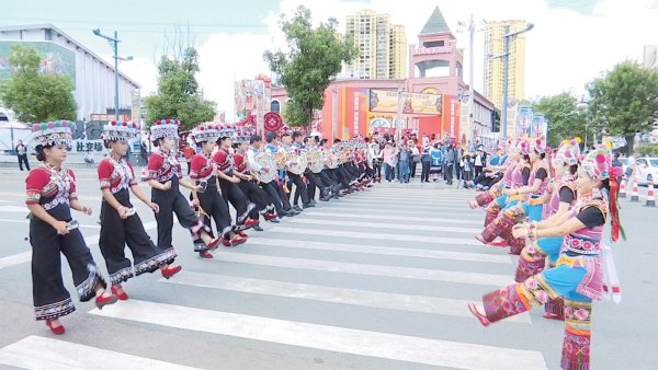 浙商证券证交所 霓裳映山水 非遗绽芳华